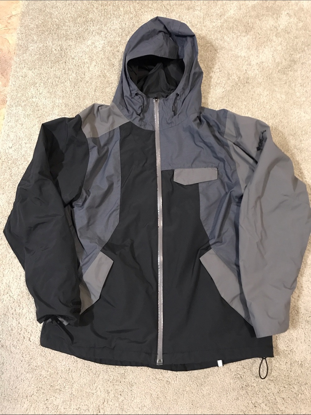Men’s preowned Columbia Omni Tech nylon jacket w hood - L - Warm!